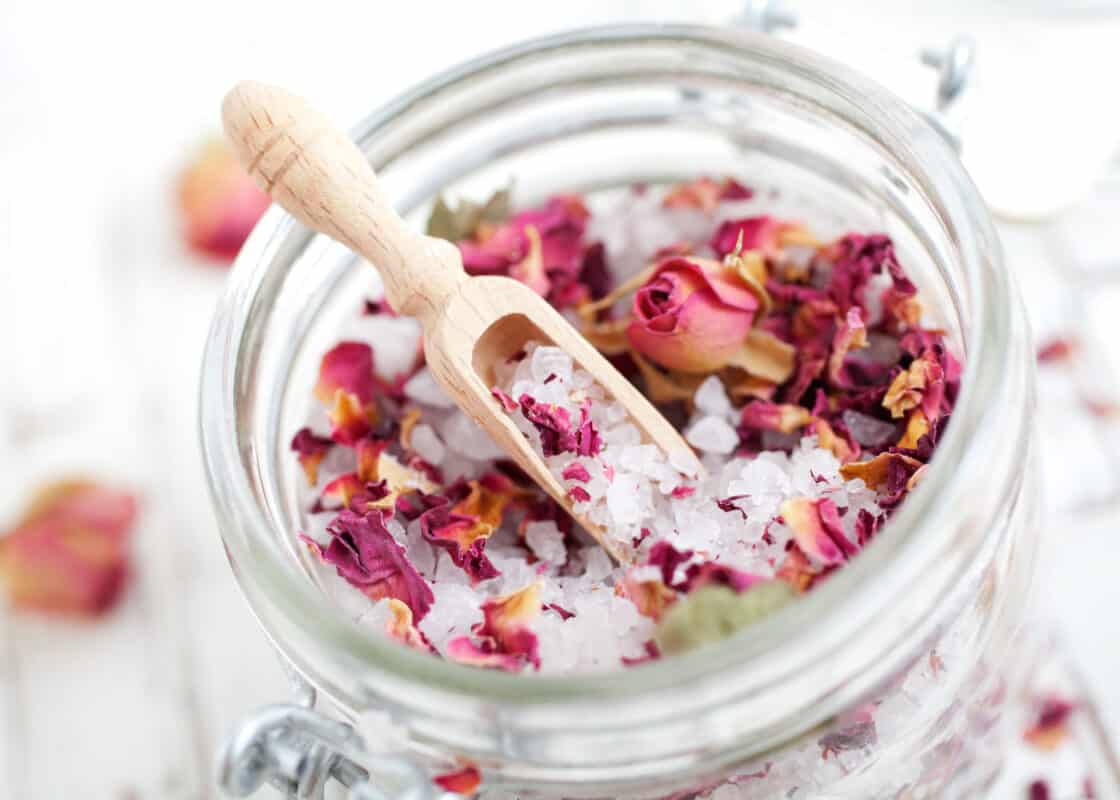 How to Make a Rose Petal Bath