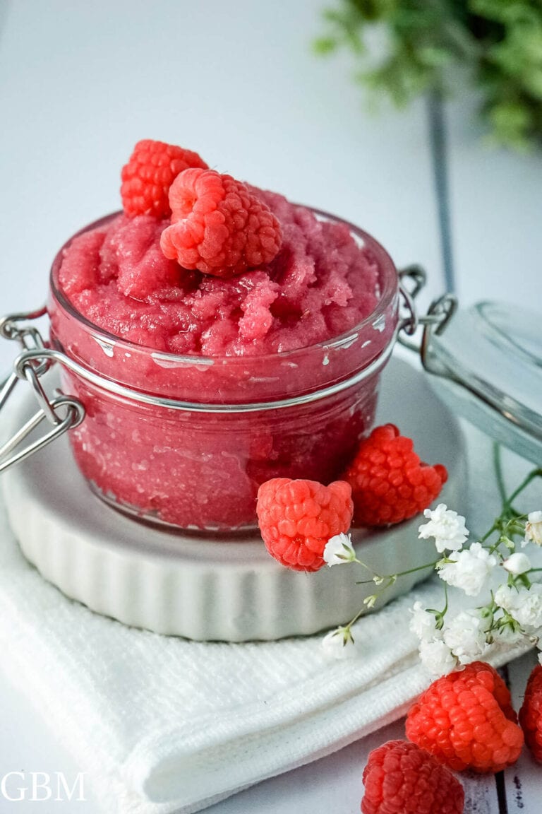 Soft Scrub Raspberry DIY Raspberry Sugar Scrub - greenbeautymama.com